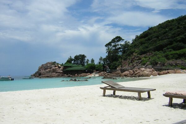 Wild Honeymoon in Palawan <span class="highlighted-country">Philippines</span>